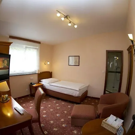 Akzent Berg's Alte Bauernschaenke- Wellness Und Wein Hotel 4*