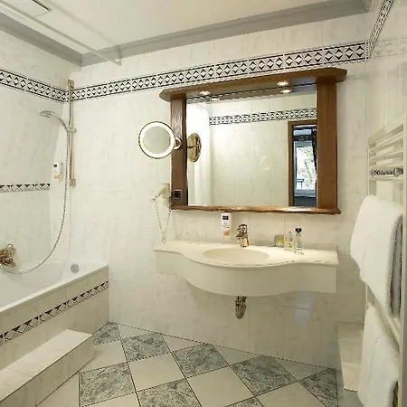Hotel Akzent Berg's Alte Bauernschaenke- Wellness Und Wein