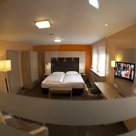 Akzent Berg's Alte Bauernschaenke- Wellness Und Wein 호텔 4*